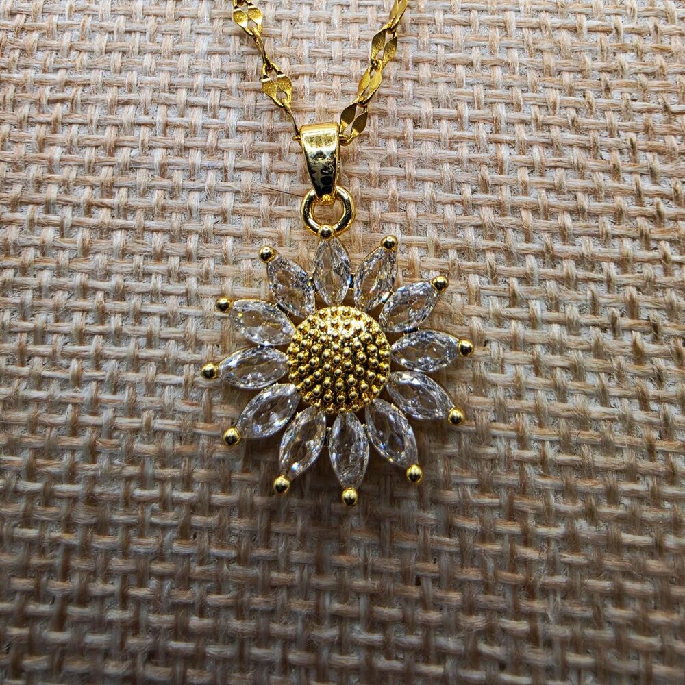 18K Gold Plated Sunflower Daisy Pendant Necklace Clear CZ Floral Jewelry